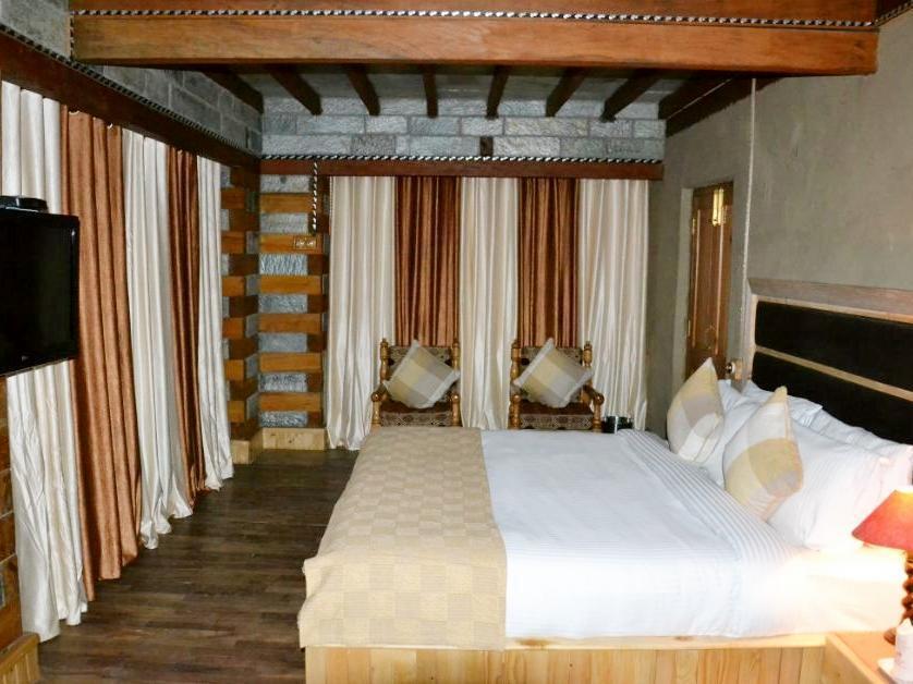 Shobla Kaathkuni Royale Hotel Kulu Kültér fotó