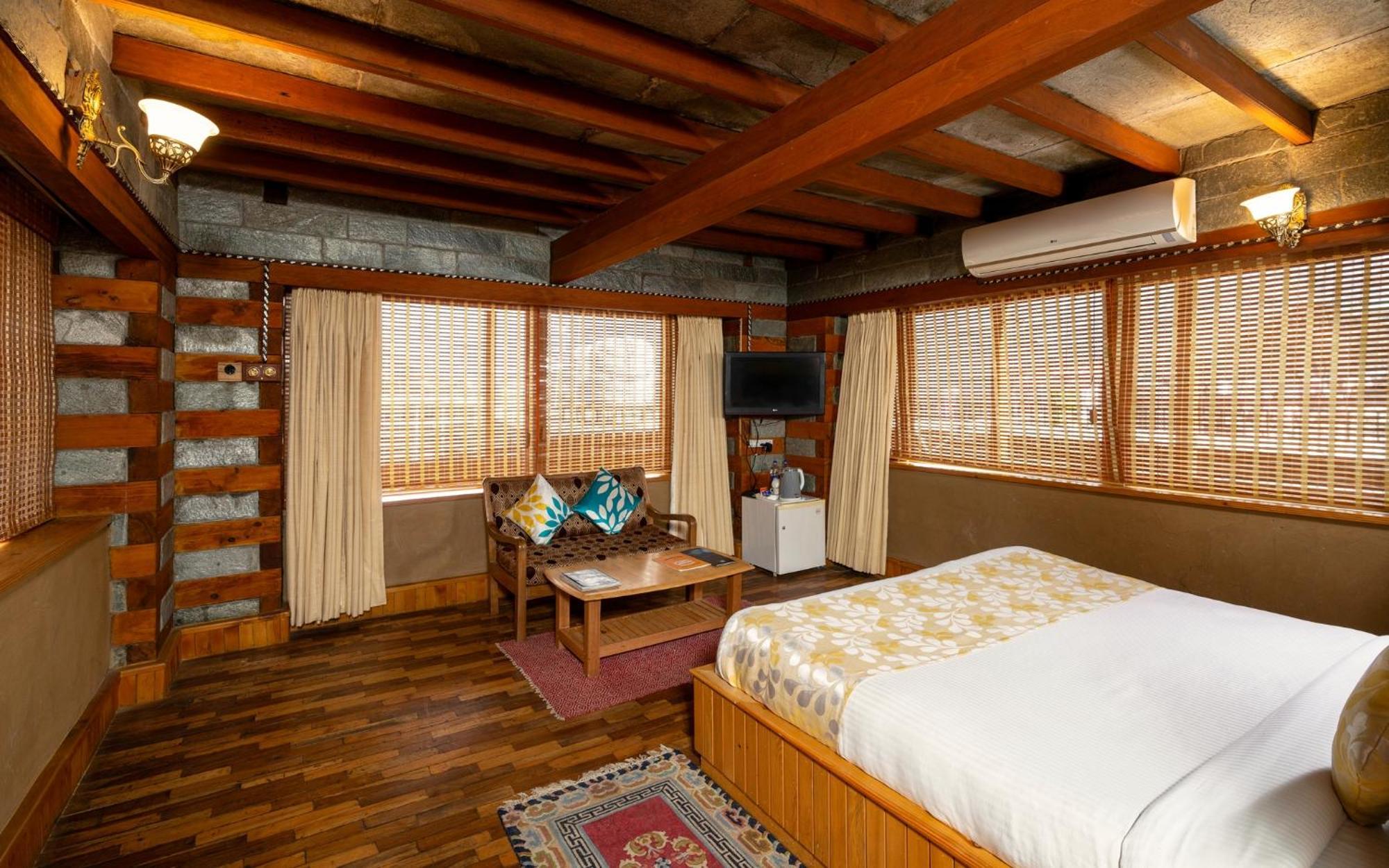 Shobla Kaathkuni Royale Hotel Kulu Kültér fotó